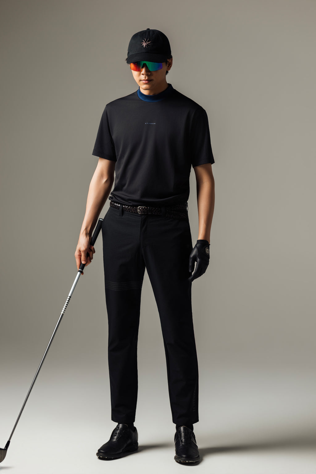 MEN’S｜パフォーマン<br>ロゴ　モックネック - ブラック