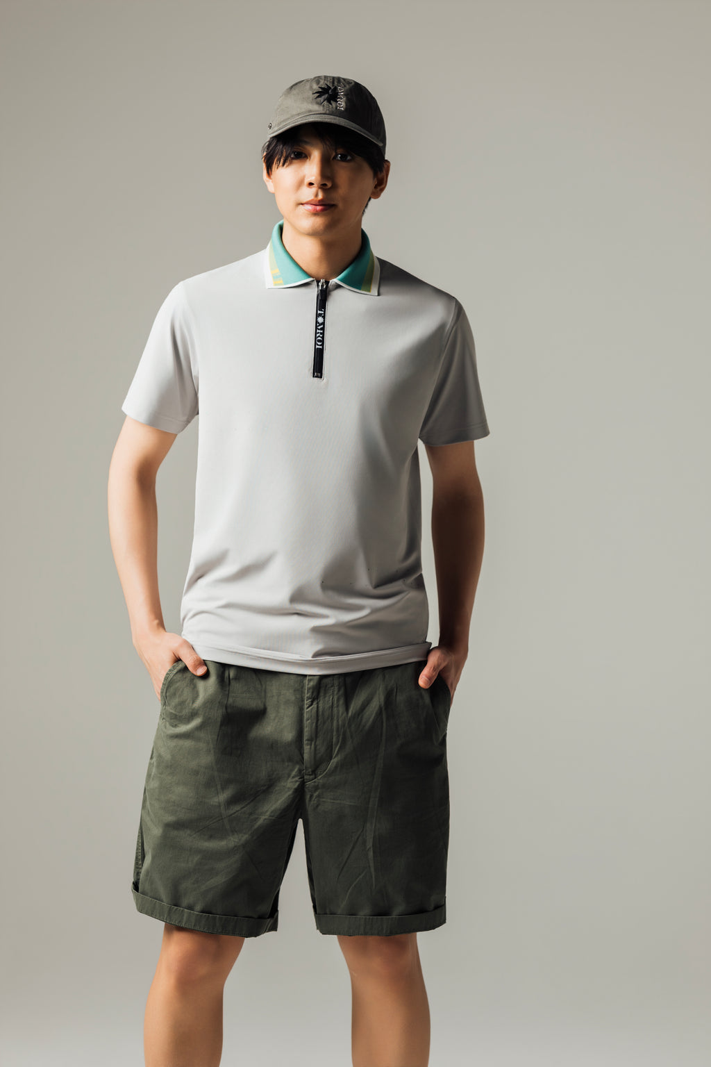 MEN’S｜パフォーマンス <br>ジップ ポロ｜高伸縮 - ライトグレー
