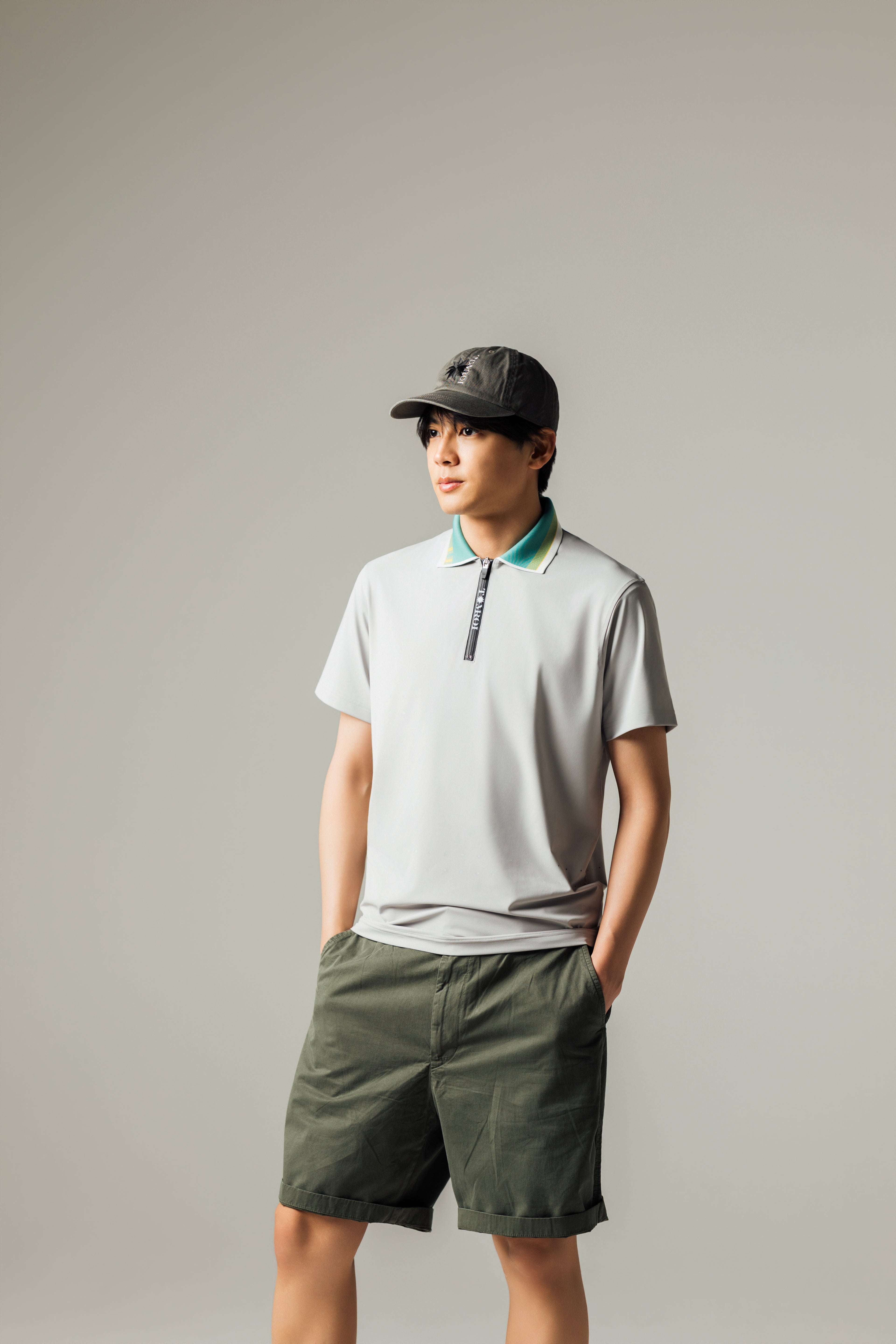 MEN’S｜パフォーマンス <br>ジップ ポロ｜高伸縮 - ライトグレー