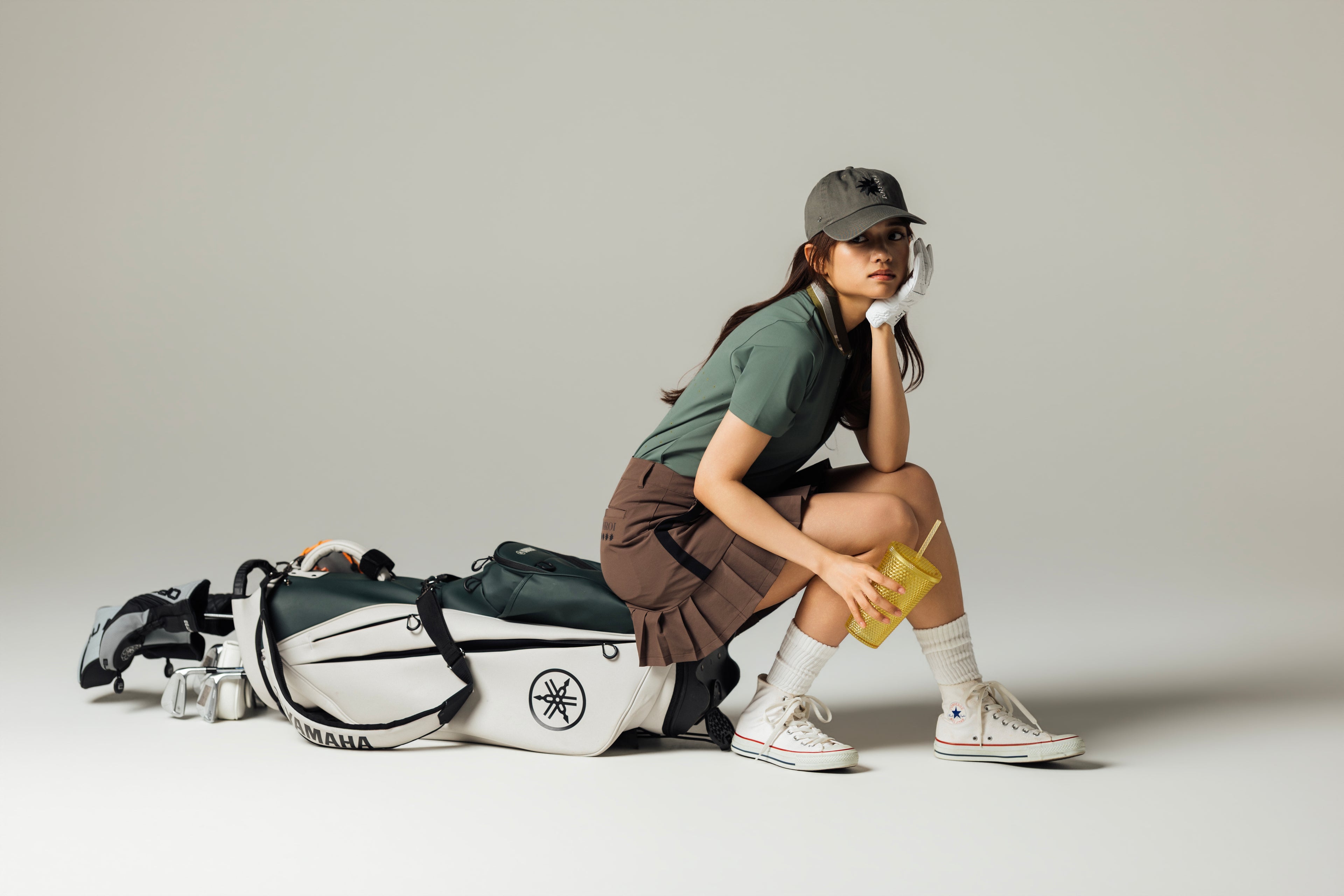 WOMEN’S｜パフォーマンス<br>ジップ　ポロ｜高伸縮｜ - カーキ