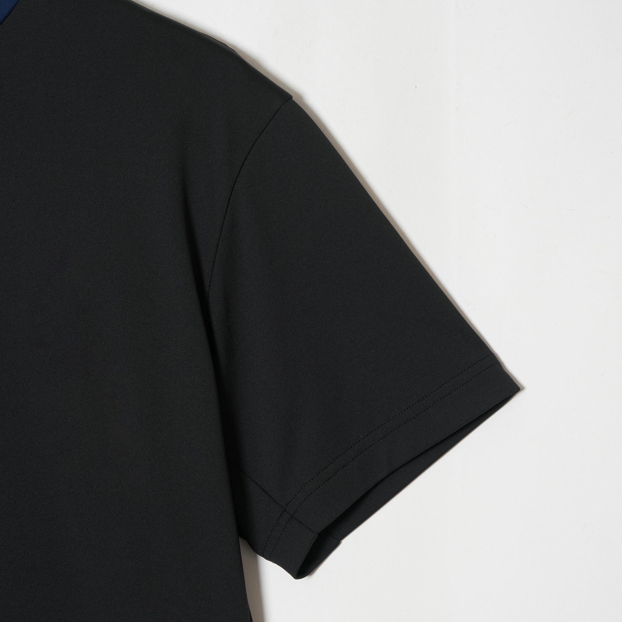 MEN’S｜パフォーマン<br>ロゴ　モックネック