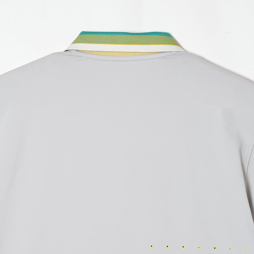 MEN’S｜パフォーマンス <br>ジップ ポロ｜高伸縮 - ライトグレー