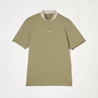 MEN’S｜パフォーマン<br>ロゴ　モックネック - ゴールドベージュ