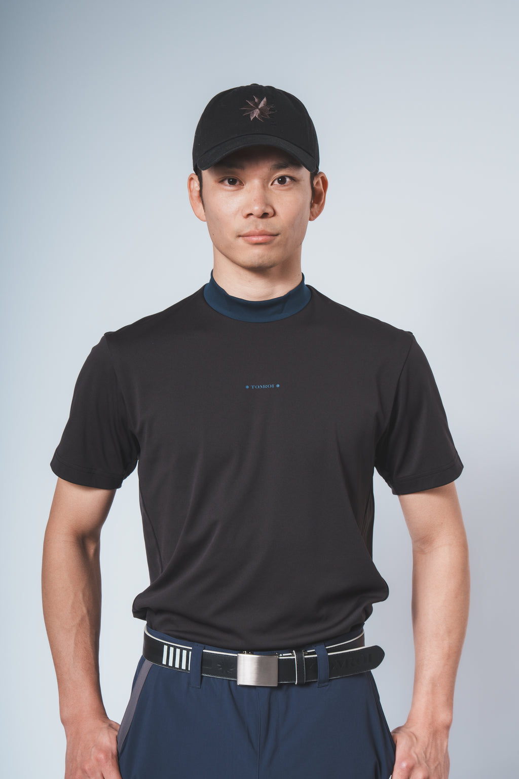 MEN’S｜パフォーマン<br>ロゴ　モックネック